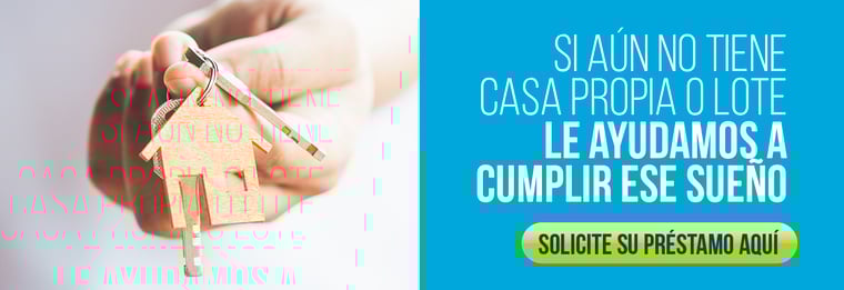 Mano sosteniendo llaves con llavero en forma de casa, junto a mensaje promocional sobre préstamos para vivienda. Mano sosteniendo llaves con llavero en forma de casa, junto a mensaje promocional sobre préstamos para vivienda.