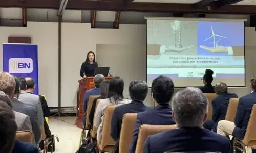 Delegados internacionales asisten a la reunión en Costa Rica sobre hidrógeno, con exposición del Banco Nacional.