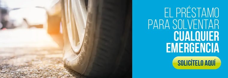 Neumático desinflado de un automóvil en primer plano con mensaje de emergencia financiera al costado