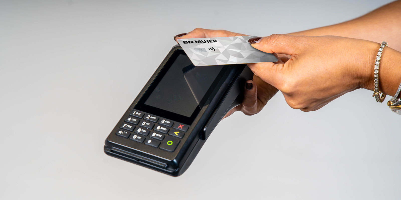 Montaje Datafono Tarjeta Mujr Platino