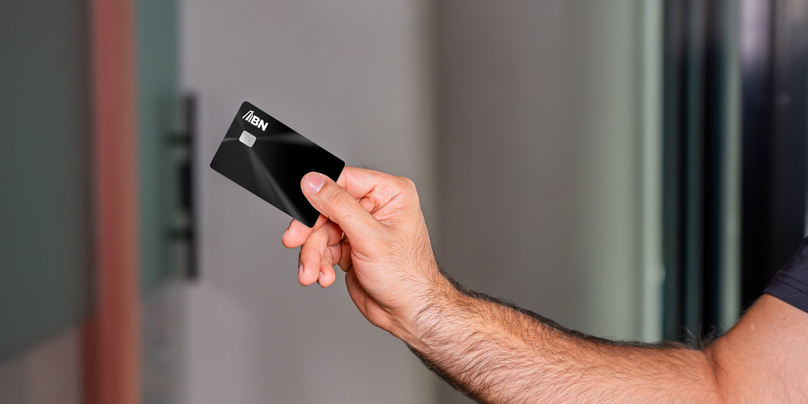 Montaje Mano Tarjeta Black