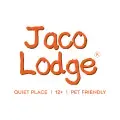 Logotipo de Jaco Lodge con texto en color naranja.