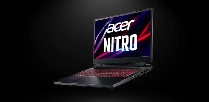 Laptop gamer Acer Nitro con teclado retroiluminado en color rojo sobre fondo negro