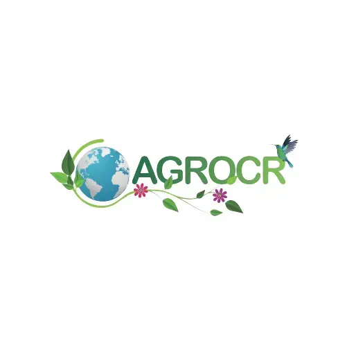 Logotipo de AGROCR con globo terráqueo, hojas verdes, flores rosadas y un colibrí a la derecha