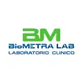 Logotipo de BioMETRA LAB con letras verdes y azules y texto “Laboratorio Clínico”