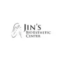 Logotipo negro de Jin’s Bio Esthetic Center sobre fondo blanco