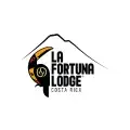 Logotipo de La Fortuna Lodge con ilustración de volcán y tucán en colores negro, amarillo y rojo