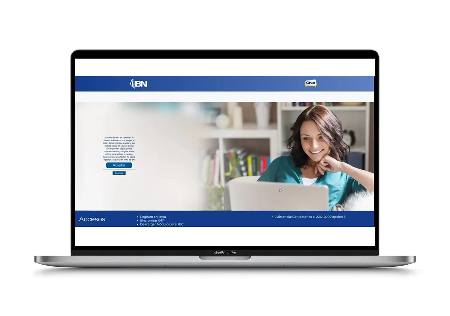 Pantalla de bienvenida del sitio web del Banco Nacional con aviso emergente y mujer sonriendo frente a una laptop.
