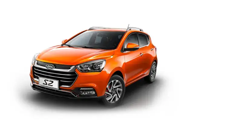 JAC S2 naranja tipo SUV crossover compacto mostrado en ángulo sobre fondo blanco